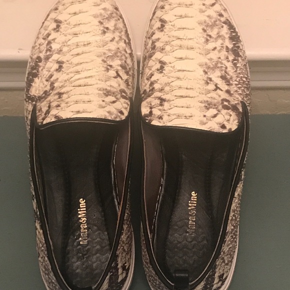 Snakeskin Style Slip-on Sneakers - Picture 2 of 6